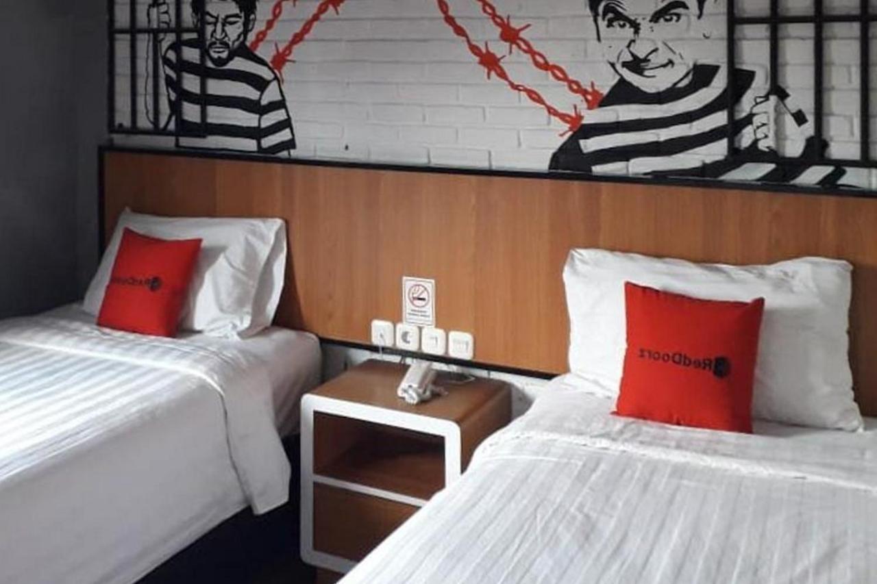 Reddoorz Plus @ Doorman Guest House Bandung Extérieur photo