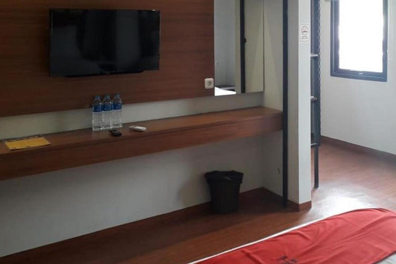 Reddoorz Plus @ Doorman Guest House Bandung Extérieur photo