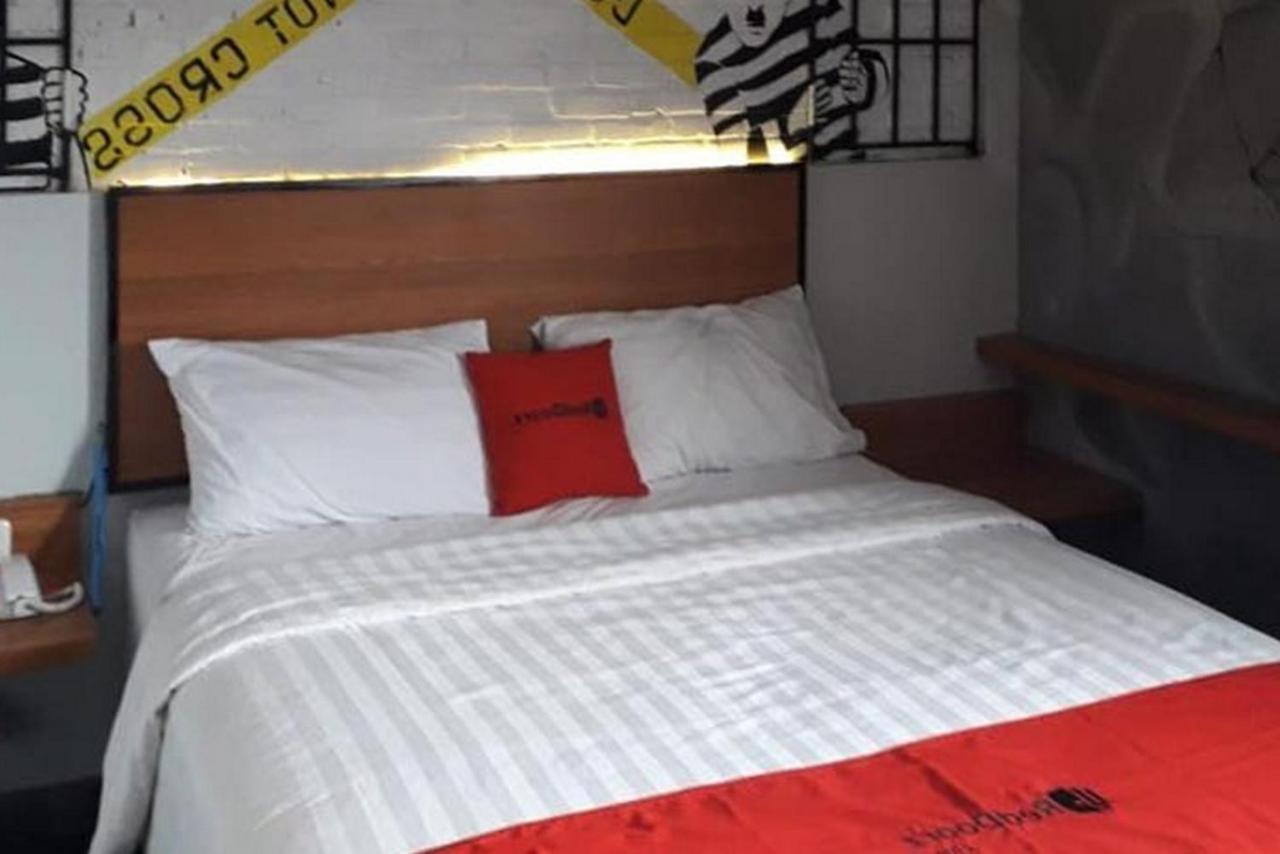 Reddoorz Plus @ Doorman Guest House Bandung Extérieur photo