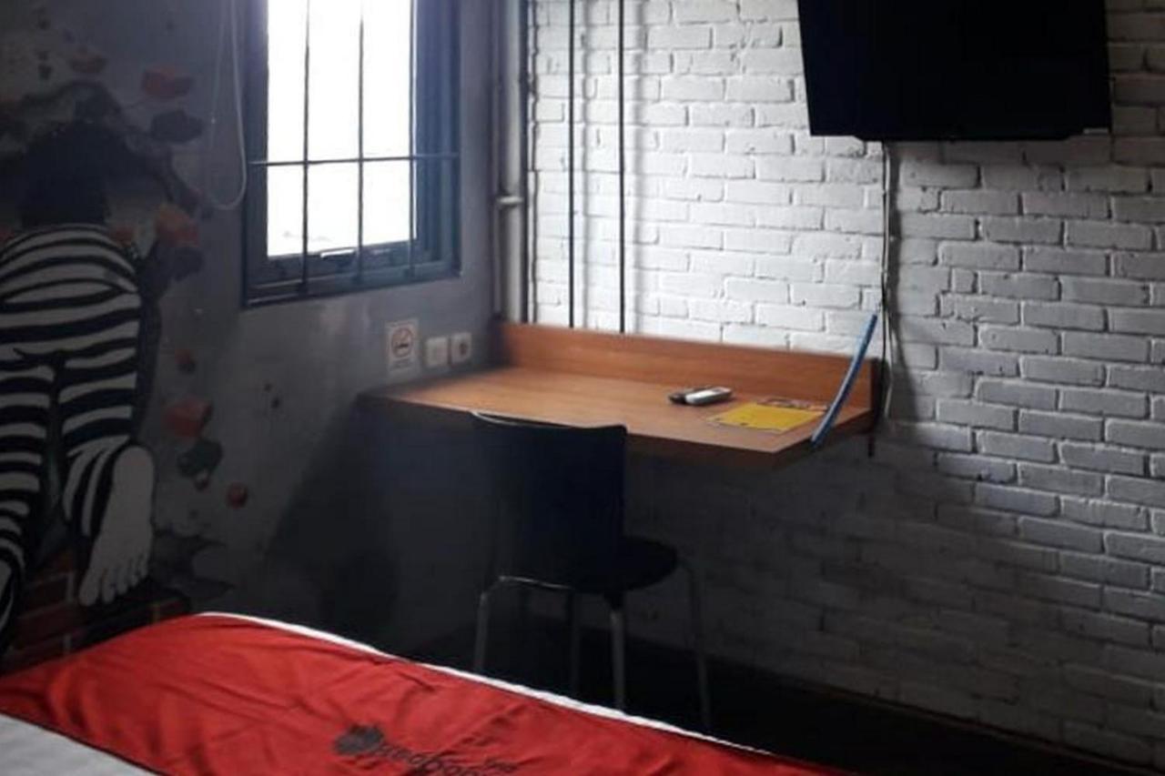 Reddoorz Plus @ Doorman Guest House Bandung Extérieur photo